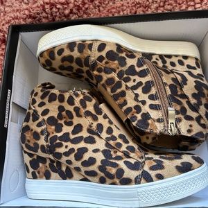 Ccocci Zoey Women’s Wedge Leopard Sneakers 7 1/2